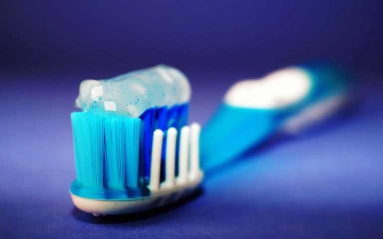 7 Harmful Chemicals Used In Toothpaste You Should Avoid